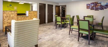 Quality Inn & Suites Metropolis Lobby