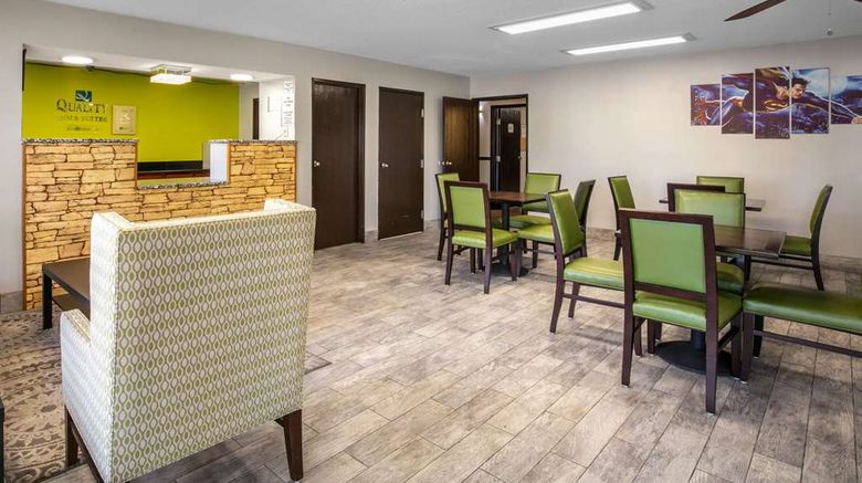 <b>Quality Inn & Suites Metropolis Lobby</b>. Images powered by <a href="https://iceportal.shijigroup.com/" title="IcePortal" target="_blank">IcePortal</a>.