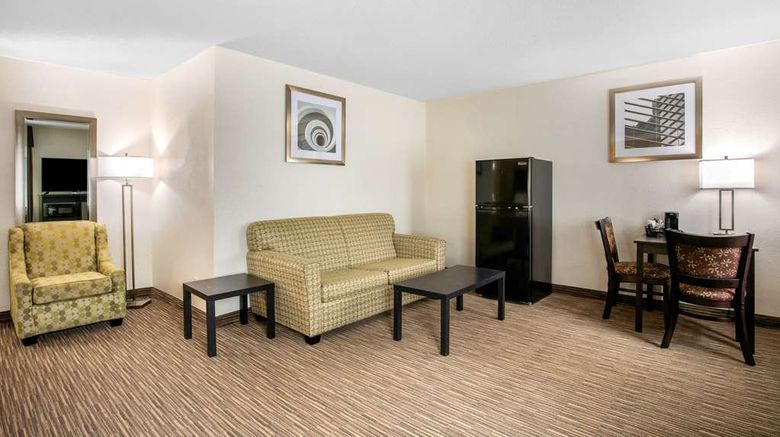 <b>Quality Inn & Suites Metropolis Suite</b>. Images powered by <a href="https://iceportal.shijigroup.com/" title="IcePortal" target="_blank">IcePortal</a>.