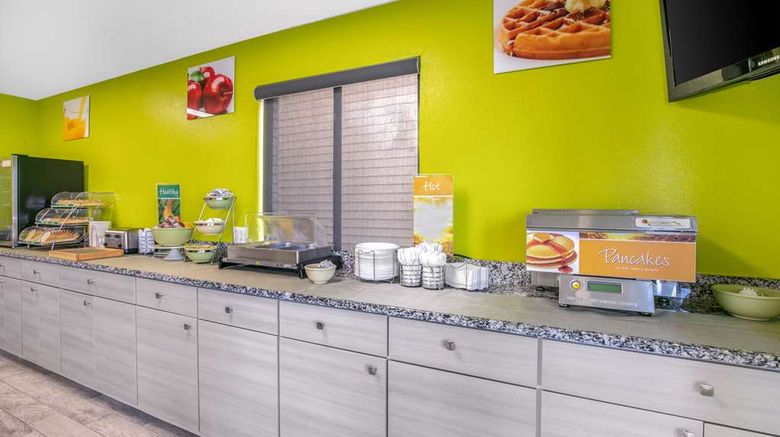 <b>Quality Inn & Suites Metropolis Restaurant</b>. Images powered by <a href="https://iceportal.shijigroup.com/" title="IcePortal" target="_blank">IcePortal</a>.