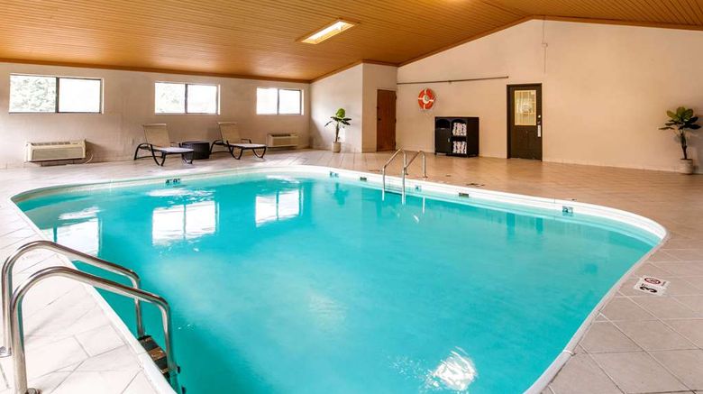 <b>Quality Inn & Suites Metropolis Pool</b>. Images powered by <a href="https://iceportal.shijigroup.com/" title="IcePortal" target="_blank">IcePortal</a>.