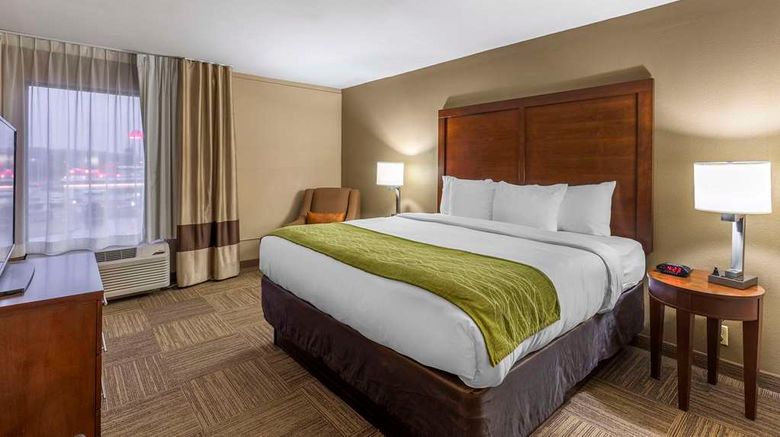 <b>Comfort Inn Suite</b>. Images powered by <a href="https://iceportal.shijigroup.com/" title="IcePortal" target="_blank">IcePortal</a>.