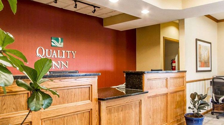 Quality Inn Pontiac Lobby