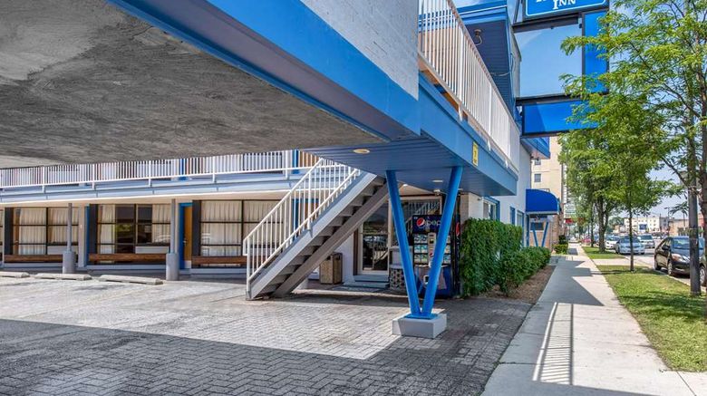 <b>Rodeway Inn Chicago North Shore Lincolnwood Exterior</b>. Images powered by <a href="https://iceportal.shijigroup.com/" title="IcePortal" target="_blank">IcePortal</a>.