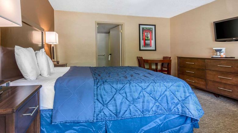 <b>Rodeway Inn Chicago North Shore Lincolnwood Room</b>. Images powered by <a href="https://iceportal.shijigroup.com/" title="IcePortal" target="_blank">IcePortal</a>.