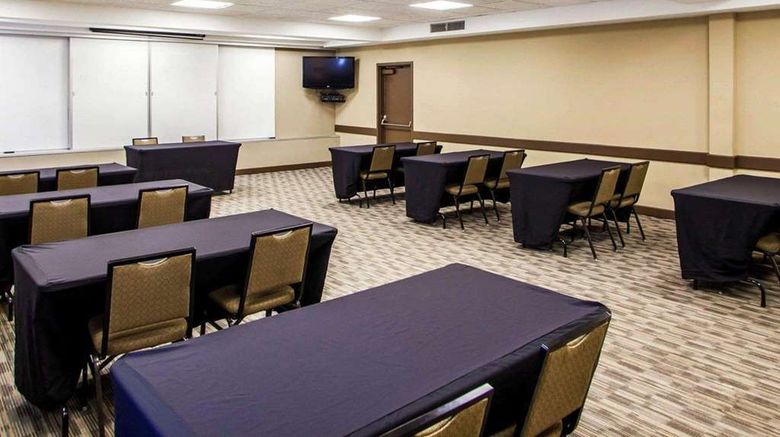 <b>Quality Inn Peoria Meeting</b>. Images powered by <a href="https://iceportal.shijigroup.com/" title="IcePortal" target="_blank">IcePortal</a>.