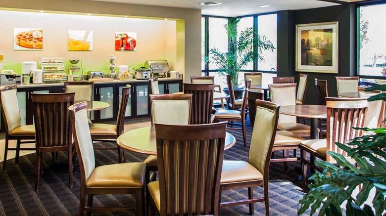 <b>Quality Inn Peoria Restaurant</b>. Images powered by <a href="https://iceportal.shijigroup.com/" title="IcePortal" target="_blank">IcePortal</a>.