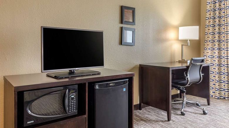 <b>Suburban Studios Arlington Hts-Elk Grove Room</b>. Images powered by <a href="https://iceportal.shijigroup.com/" title="IcePortal" target="_blank">IcePortal</a>.