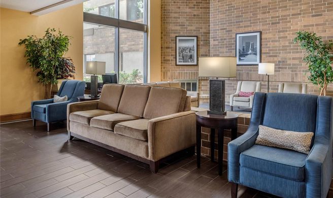 Suburban Studios Arlington Hts-Elk Grove Lobby