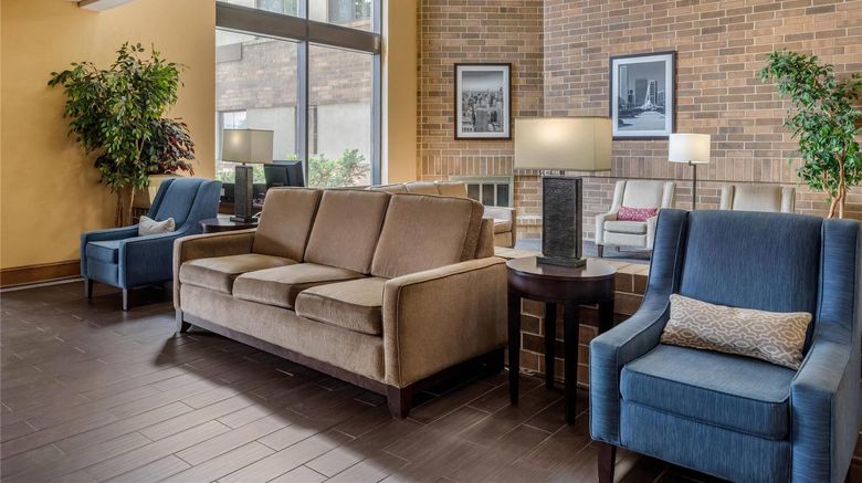Suburban Studios Arlington Hts-Elk Grove Lobby. Images powered by <a href="https://iceportal.shijigroup.com" target="_blank" rel="noopener">Ice Portal</a>.
