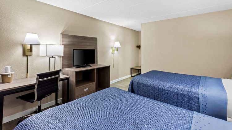Econo Lodge Willowbrook Room