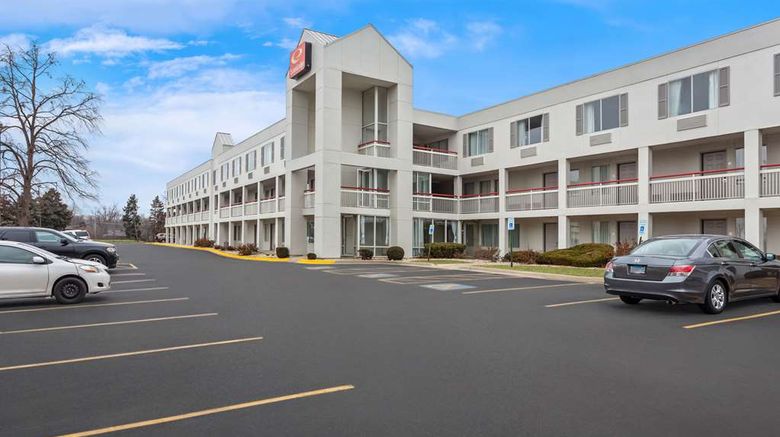 <b>Econo Lodge Willowbrook Exterior</b>. Images powered by <a href="https://iceportal.shijigroup.com/" title="IcePortal" target="_blank">IcePortal</a>.