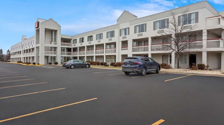 <b>Econo Lodge Willowbrook Exterior</b>. Images powered by <a href="https://iceportal.shijigroup.com/" title="IcePortal" target="_blank">IcePortal</a>.