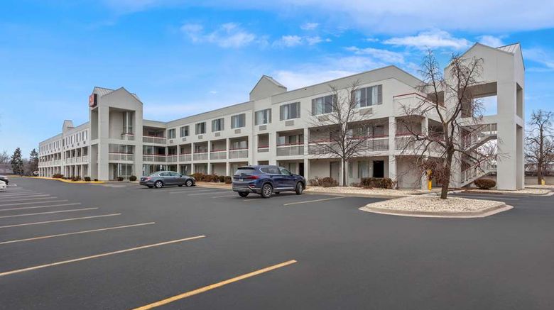 <b>Econo Lodge Willowbrook Exterior</b>. Images powered by <a href="https://iceportal.shijigroup.com/" title="IcePortal" target="_blank">IcePortal</a>.