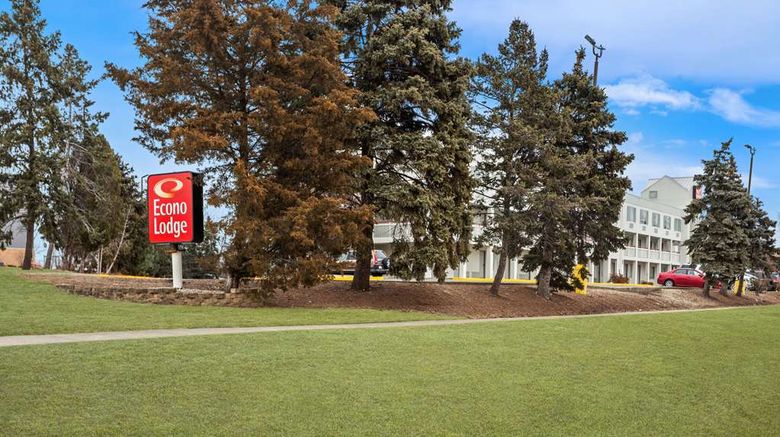 <b>Econo Lodge Willowbrook Exterior</b>. Images powered by <a href="https://iceportal.shijigroup.com/" title="IcePortal" target="_blank">IcePortal</a>.