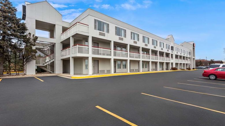 <b>Econo Lodge Willowbrook Exterior</b>. Images powered by <a href="https://iceportal.shijigroup.com/" title="IcePortal" target="_blank">IcePortal</a>.