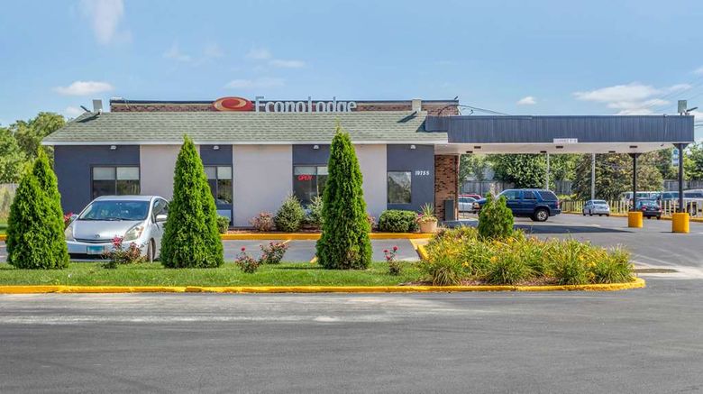 <b>Econo Lodge Shorewood Exterior</b>. Images powered by <a href="https://iceportal.shijigroup.com/" title="IcePortal" target="_blank">IcePortal</a>.