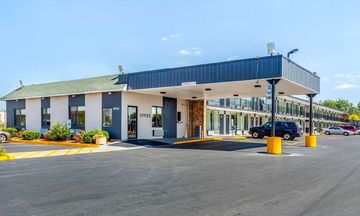 Econo Lodge Shorewood