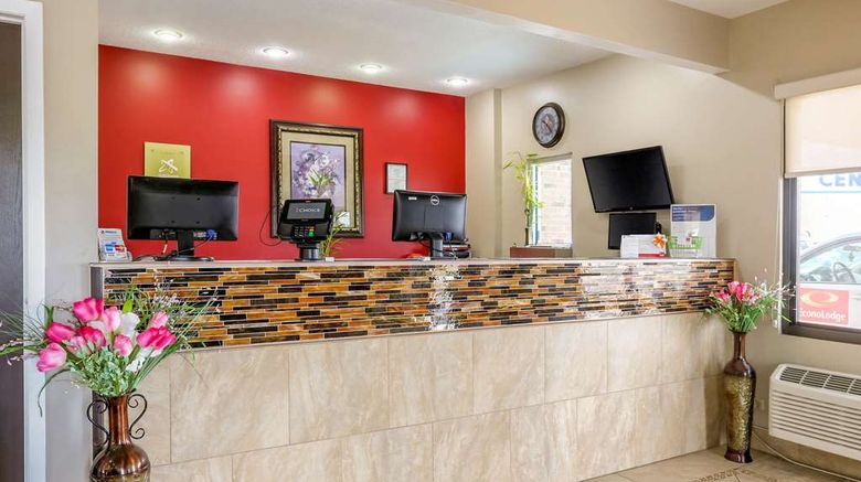 <b>Econo Lodge Shorewood Lobby</b>. Images powered by <a href="https://iceportal.shijigroup.com/" title="IcePortal" target="_blank">IcePortal</a>.