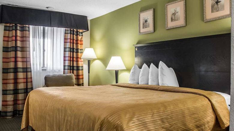<b>Quality Inn & Suites, Moline Room</b>. Images powered by <a href="https://iceportal.shijigroup.com/" title="IcePortal" target="_blank">IcePortal</a>.