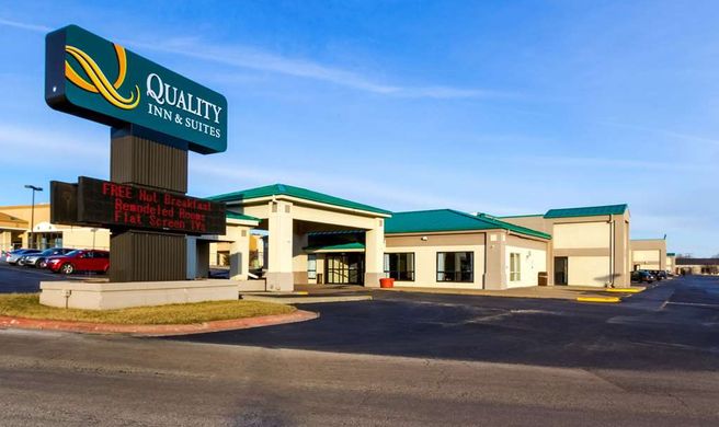 Quality Inn & Suites, Moline Exterior