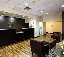 Quality Inn & Suites, Moline Lobby