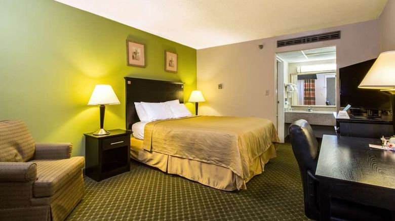 <b>Quality Inn & Suites, Moline Room</b>. Images powered by <a href="https://iceportal.shijigroup.com/" title="IcePortal" target="_blank">IcePortal</a>.