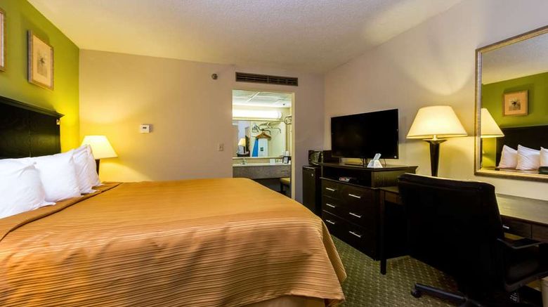 <b>Quality Inn & Suites, Moline Room</b>. Images powered by <a href="https://iceportal.shijigroup.com/" title="IcePortal" target="_blank">IcePortal</a>.