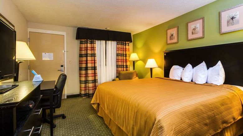 <b>Quality Inn & Suites, Moline Room</b>. Images powered by <a href="https://iceportal.shijigroup.com/" title="IcePortal" target="_blank">IcePortal</a>.