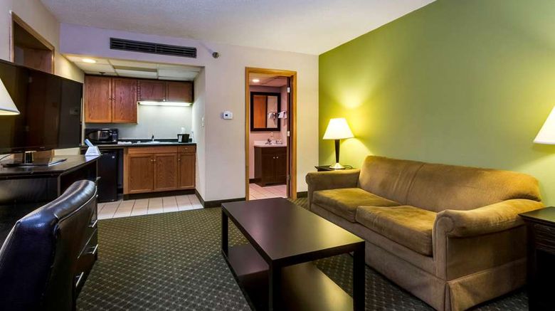 <b>Quality Inn & Suites, Moline Suite</b>. Images powered by <a href="https://iceportal.shijigroup.com/" title="IcePortal" target="_blank">IcePortal</a>.