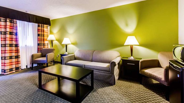 <b>Quality Inn & Suites, Moline Suite</b>. Images powered by <a href="https://iceportal.shijigroup.com/" title="IcePortal" target="_blank">IcePortal</a>.