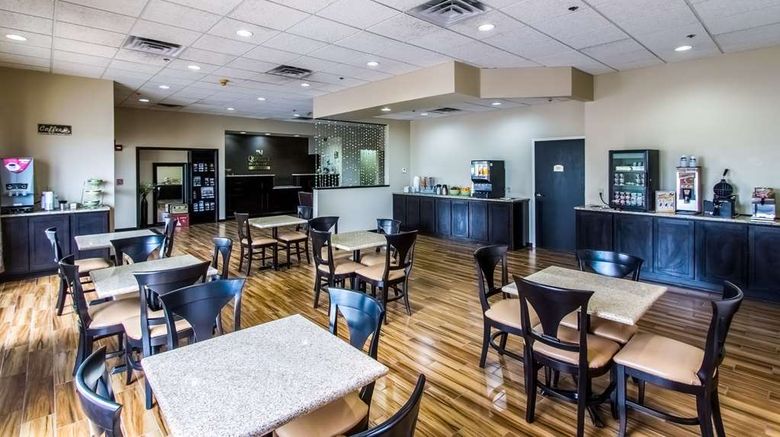 <b>Quality Inn & Suites, Moline Restaurant</b>. Images powered by <a href="https://iceportal.shijigroup.com/" title="IcePortal" target="_blank">IcePortal</a>.