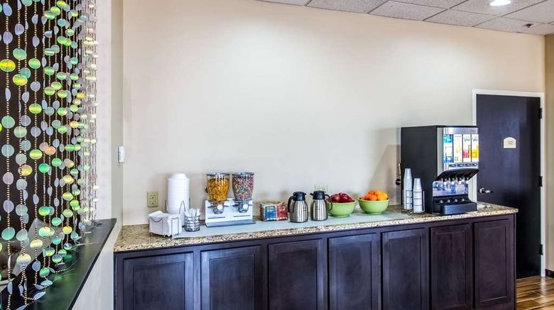 <b>Quality Inn & Suites, Moline Restaurant</b>. Images powered by <a href="https://iceportal.shijigroup.com/" title="IcePortal" target="_blank">IcePortal</a>.