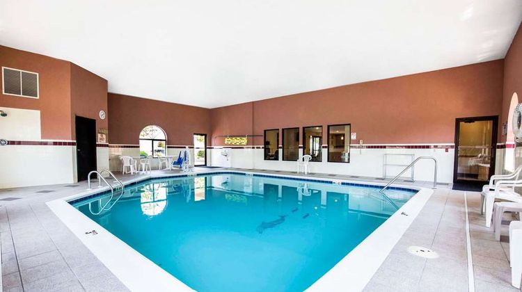 Quality Inn Monee Pool