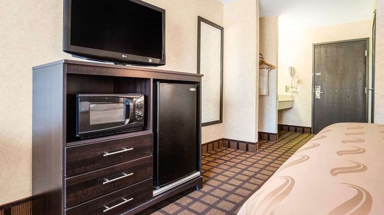 Quality Inn Monee Room
