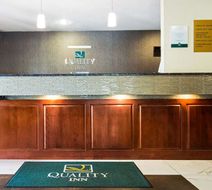 Quality Inn Monee Lobby