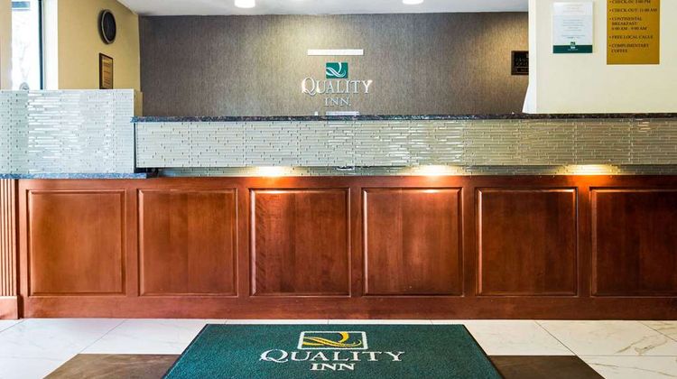 Quality Inn Monee Lobby