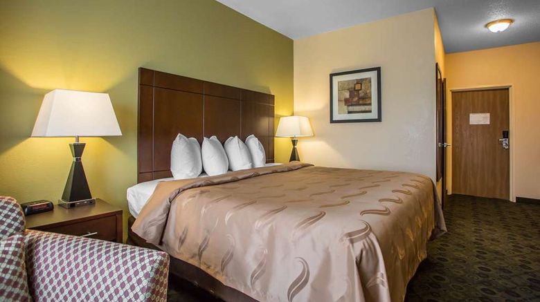<b>Quality Inn & Suites Bloomington Normal Room</b>. Images powered by <a href="https://iceportal.shijigroup.com/" title="IcePortal" target="_blank">IcePortal</a>.