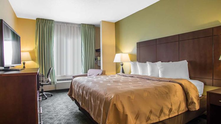 Quality Inn & Suites Bloomington Normal Room