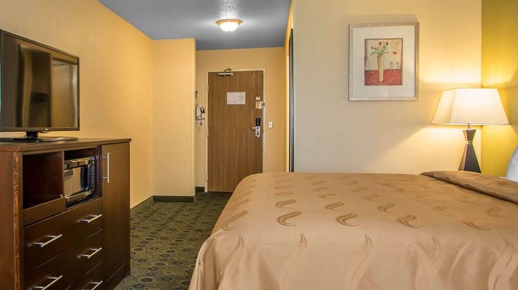 Quality Inn & Suites Bloomington Normal Room