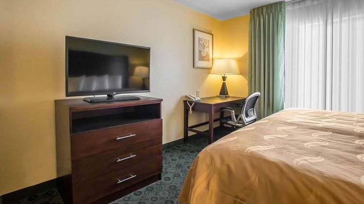Quality Inn & Suites Bloomington Normal Suite