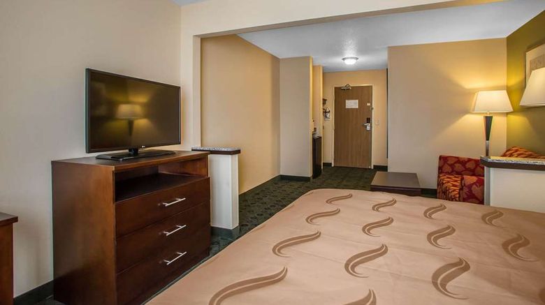 <b>Quality Inn & Suites Bloomington Normal Suite</b>. Images powered by <a href="https://iceportal.shijigroup.com/" title="IcePortal" target="_blank">IcePortal</a>.