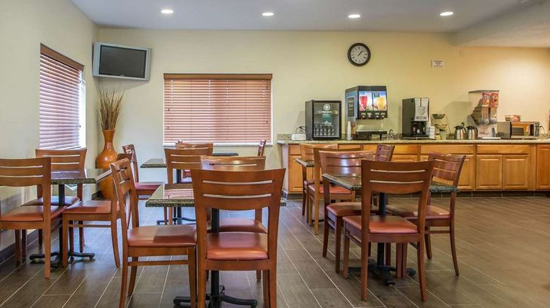 <b>Quality Inn & Suites Bloomington Normal Restaurant</b>. Images powered by <a href="https://iceportal.shijigroup.com/" title="IcePortal" target="_blank">IcePortal</a>.