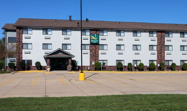 Quality Inn & Suites Bloomington Normal Exterior