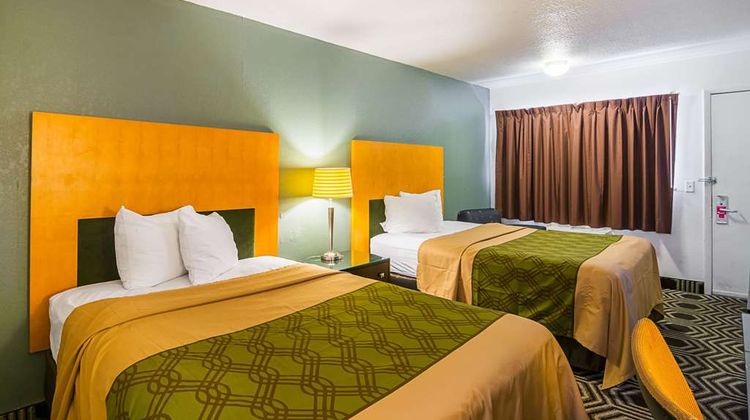 Econo Lodge South Holland Room
