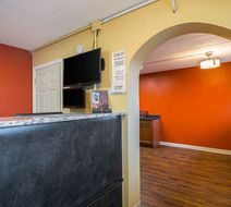 Econo Lodge South Holland Lobby