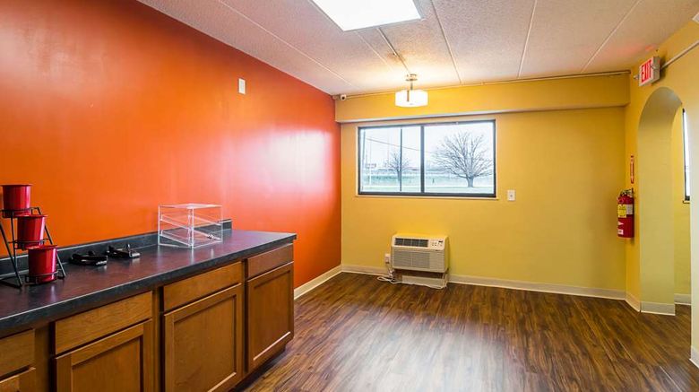 <b>Econo Lodge South Holland Restaurant</b>. Images powered by <a href="https://iceportal.shijigroup.com/" title="IcePortal" target="_blank">IcePortal</a>.
