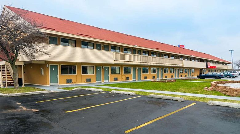 Econo Lodge South Holland Exterior. Images powered by <a href="https://iceportal.shijigroup.com" target="_blank" rel="noopener">Ice Portal</a>.