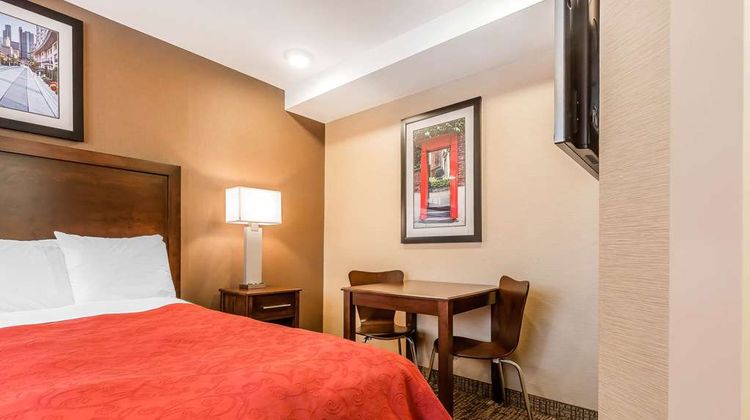 Rodeway Inn Chicago-Evanston Room