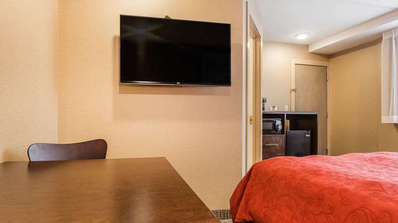 <b>Rodeway Inn Chicago-Evanston Room</b>. Images powered by <a href="https://iceportal.shijigroup.com/" title="IcePortal" target="_blank">IcePortal</a>.
